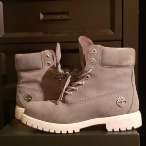 Grey Timberlands